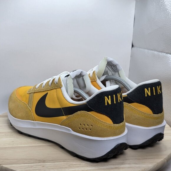 Nike Yellow and Black Athletic Shoes - Picture 7 of 9